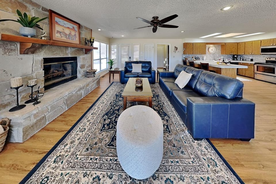 Kitchen or kitchenette, Living room, fireplace, furniture