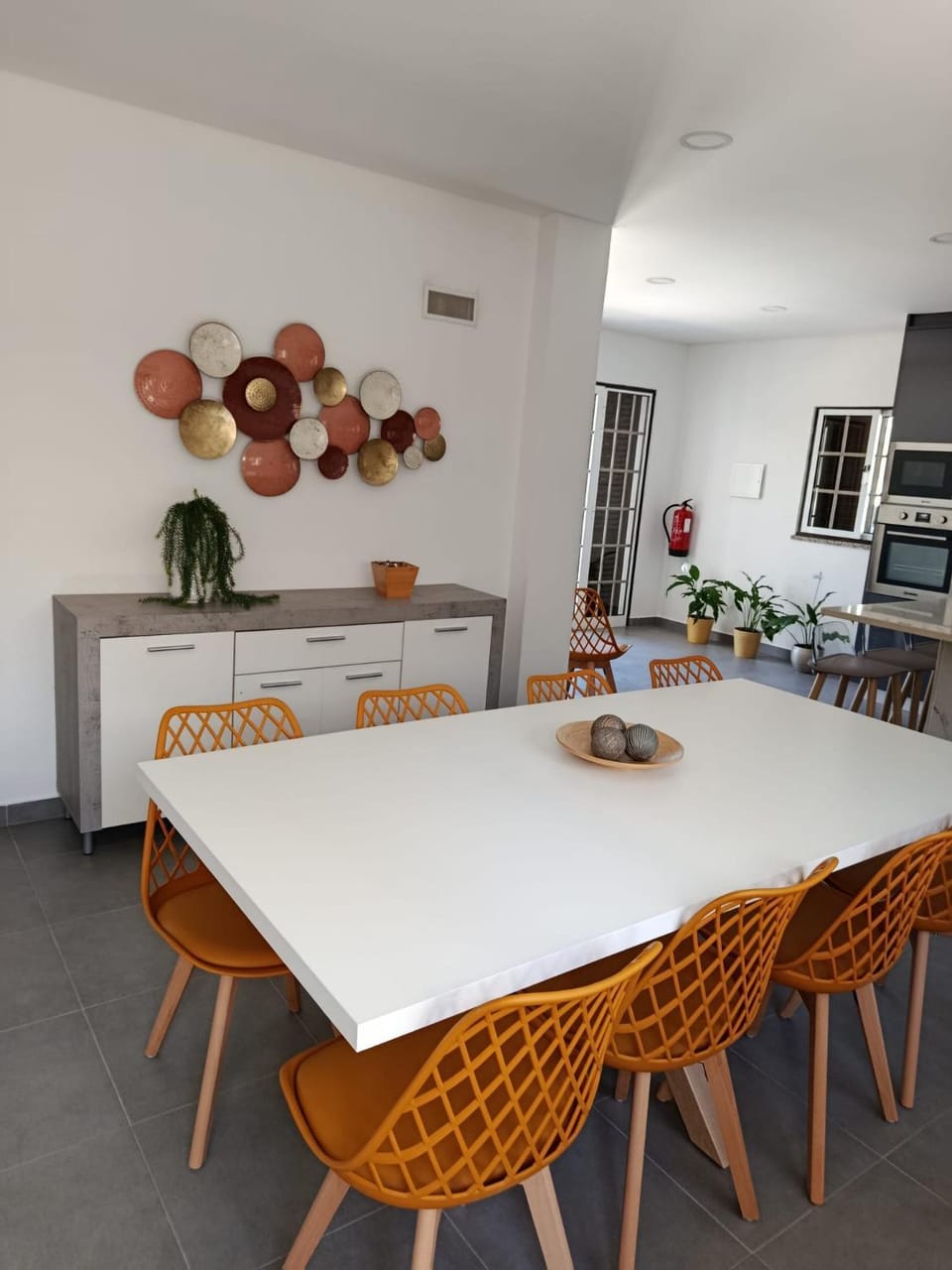 Kitchen or kitchenette, Dining area