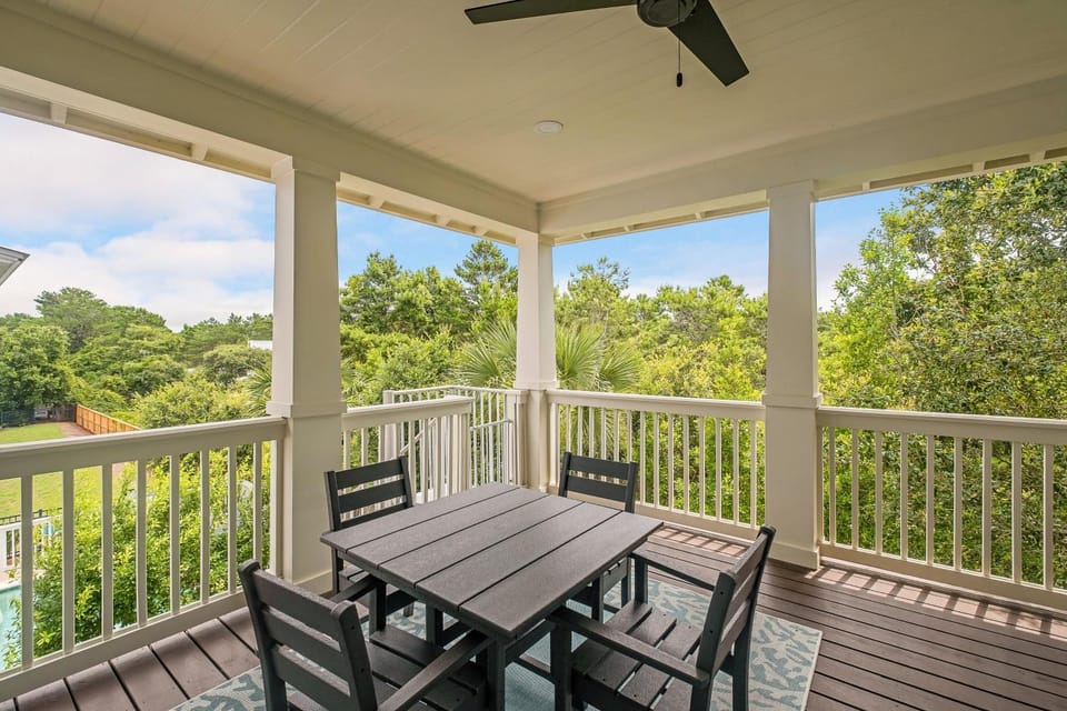 Crisp Ocean Breeze by Travel Life Vacations House in Blue Gulf Beach