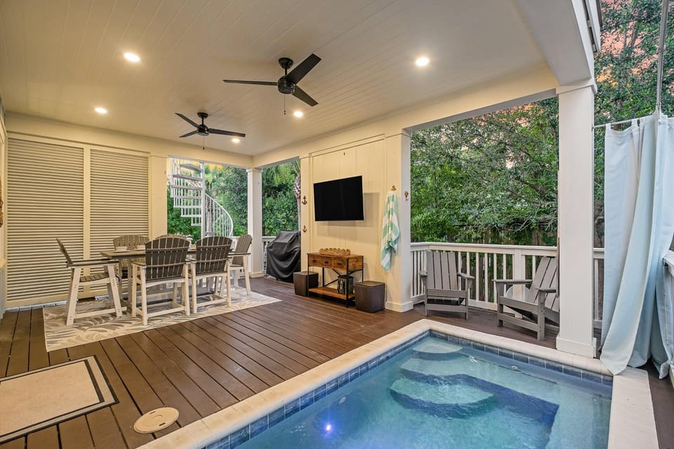 Crisp Ocean Breeze by Travel Life Vacations House in Blue Gulf Beach