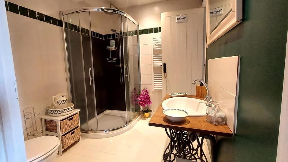 Shower, Toilet, Bathroom