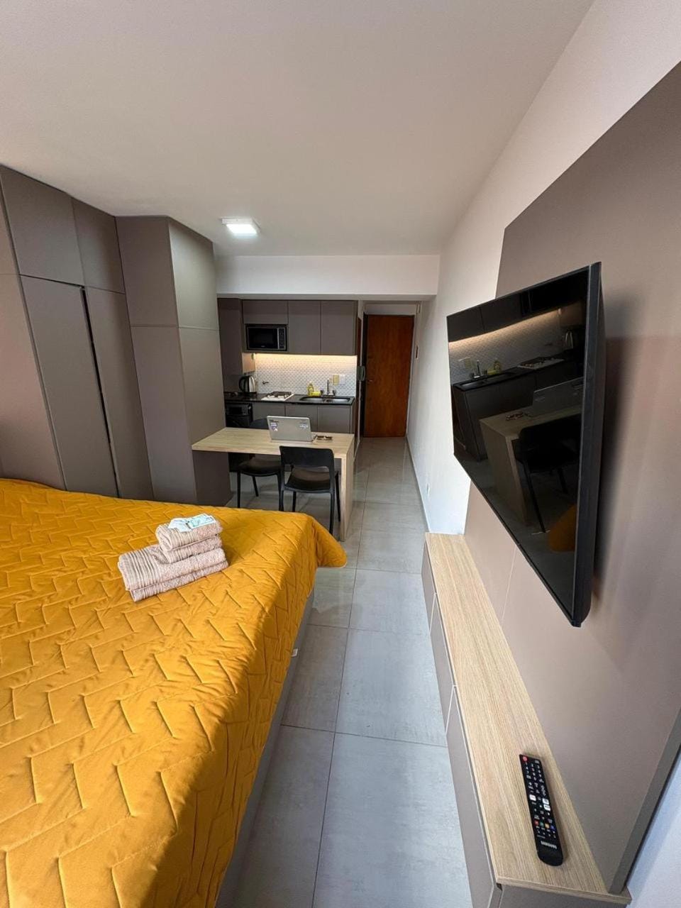 Bed, Kitchen or kitchenette, Seating area, kitchen