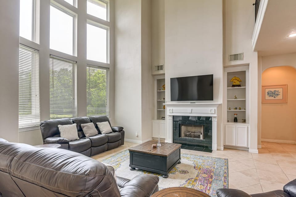 4,500-Sq-Ft Group Getaway Near Gulf Coast House in League City