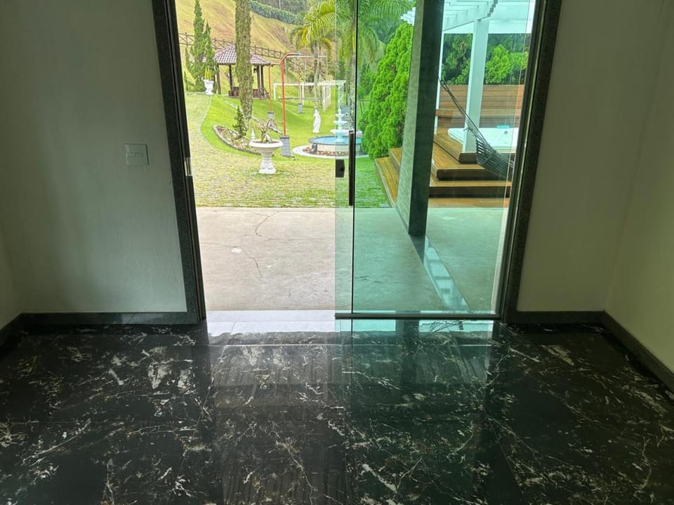 Casa 3 Quartos no Sítio Toca da Onça com Piscina, Saúna, Hidro Massagem, Sala de Jogos, Lago, Wi-fi House in State of Espírito Santo, Brazil