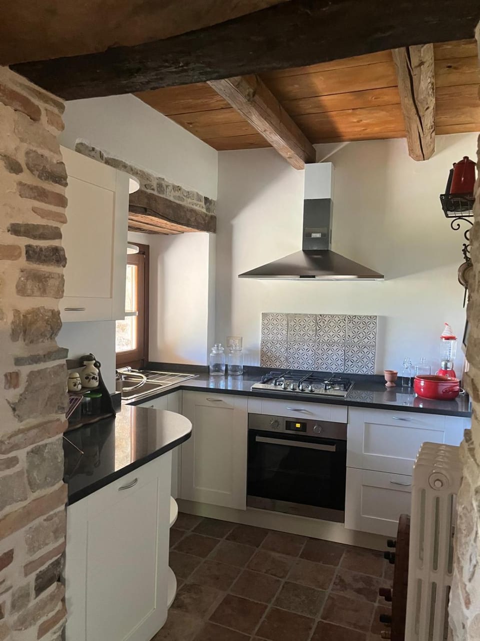 Kitchen or kitchenette, dishwasher