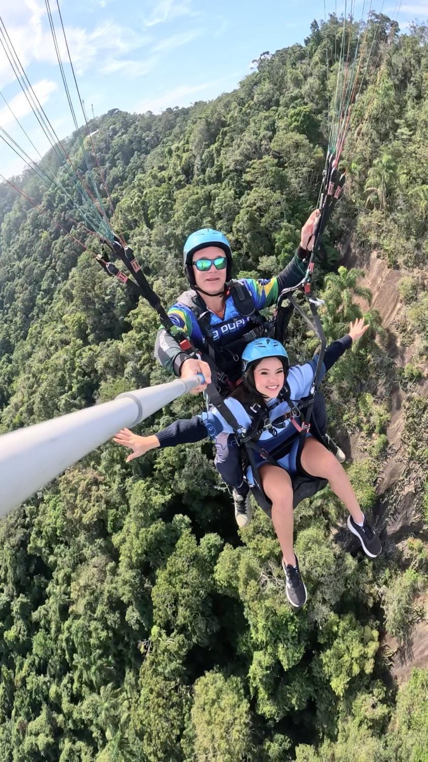 Voo de parapente em Niterói com vista pro RJ Campground/ 
RV Resort in Niterói
