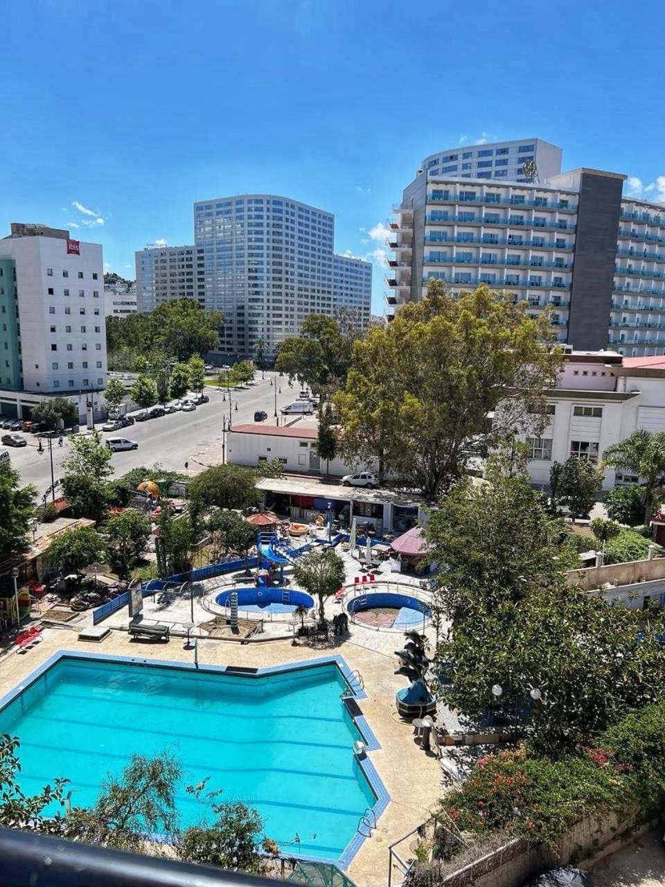 City view, Pool view