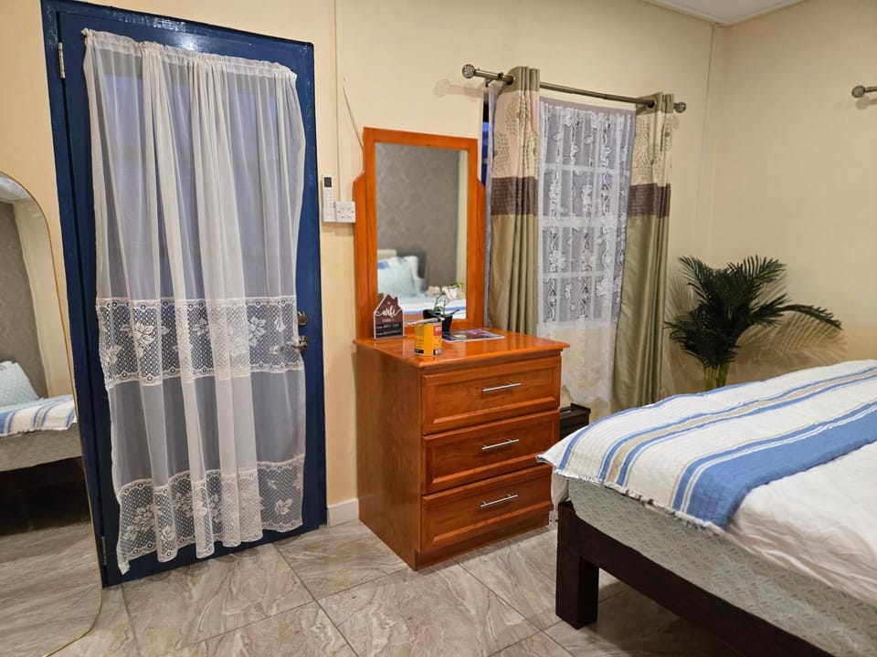 Bedroom, storage