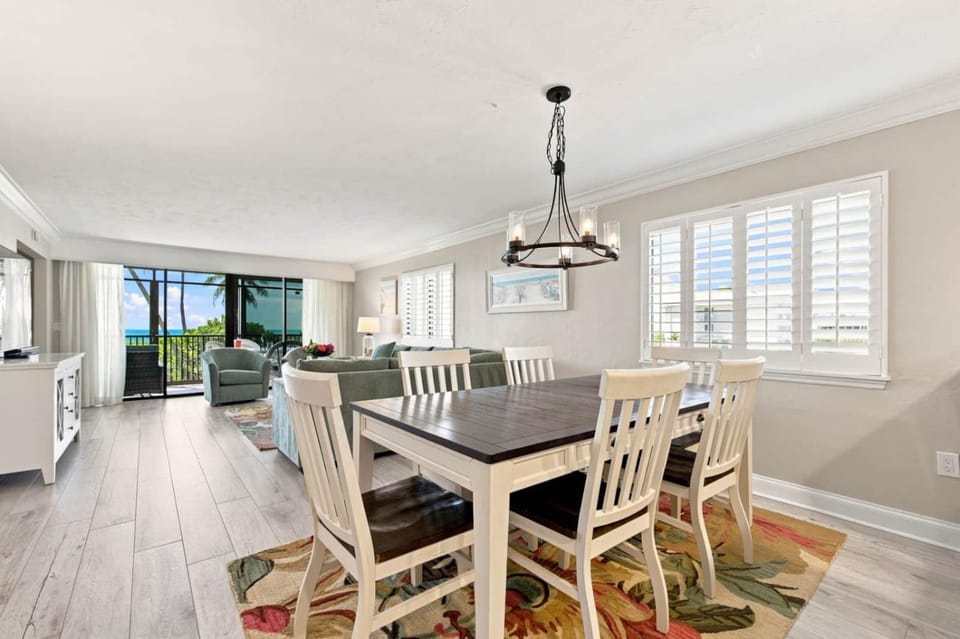 Sanibel Sunrise 3 bed 3 bath Beachfront Condo Apartment in Sanibel Island