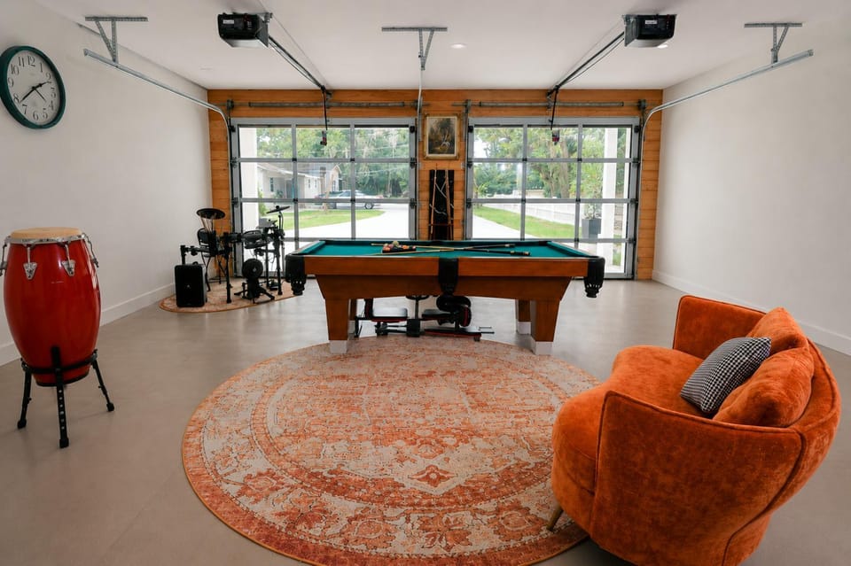 Game Room, laundry