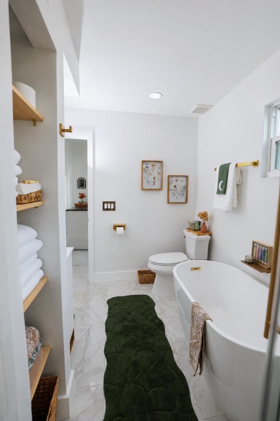 Shower, Toilet, Bathroom, Bath, bidet, towels
