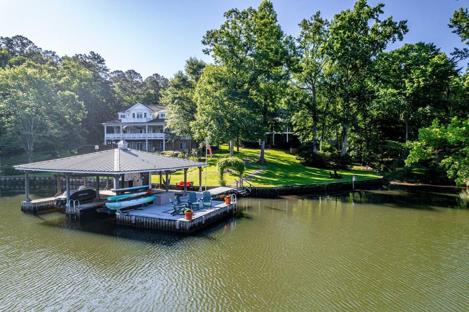 The Sinclair House Private Lake Retreat House in Lake Sinclair
