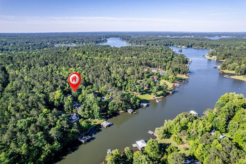 The Sinclair House Private Lake Retreat House in Lake Sinclair