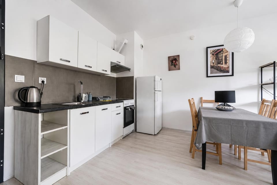 Kitchen or kitchenette, Dining area, oven, stove