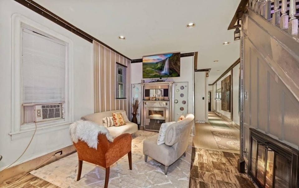 Amazing 4Bedroom home sleeps 16 Guests House in Philadelphia