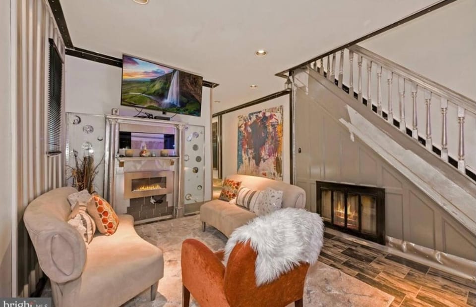 Amazing 4Bedroom home sleeps 16 Guests House in Philadelphia