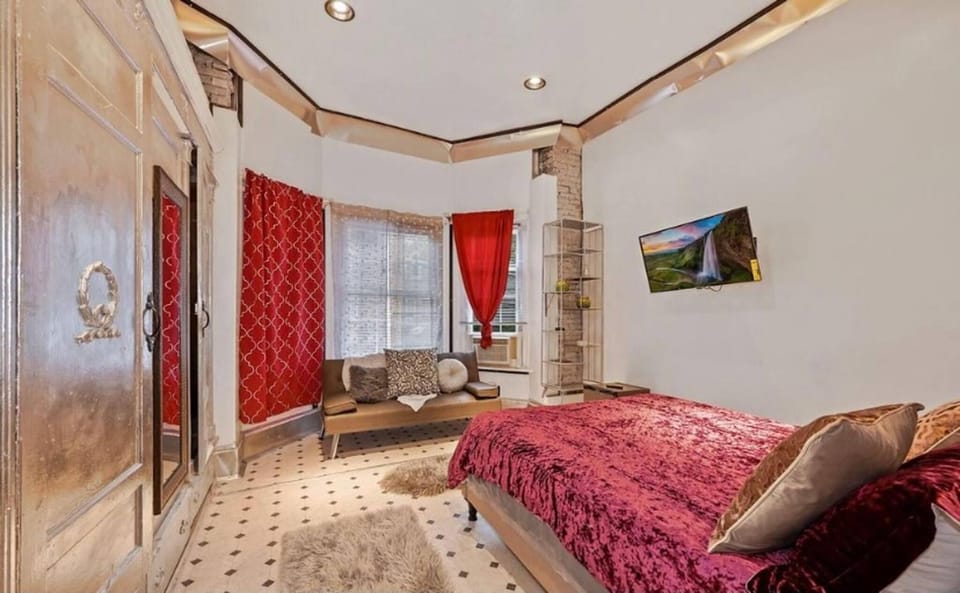 Amazing 4Bedroom home sleeps 16 Guests House in Philadelphia