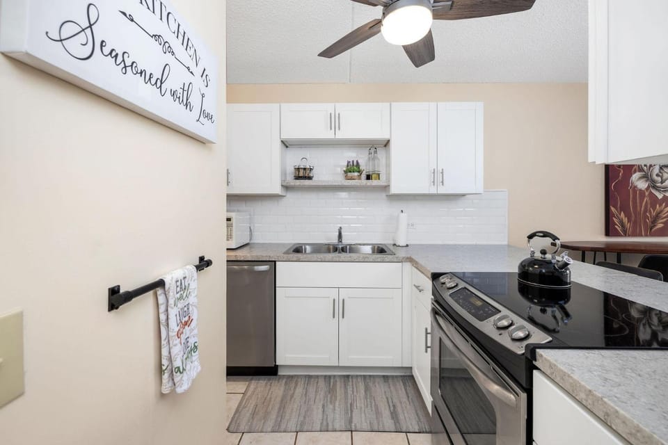 Kitchen or kitchenette