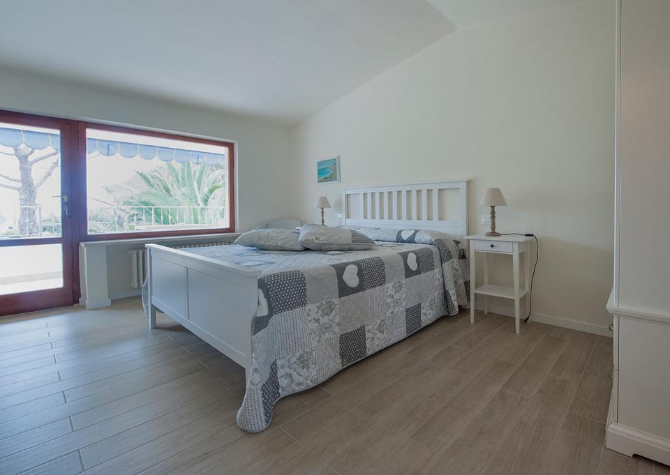 Day, Photo of the whole room