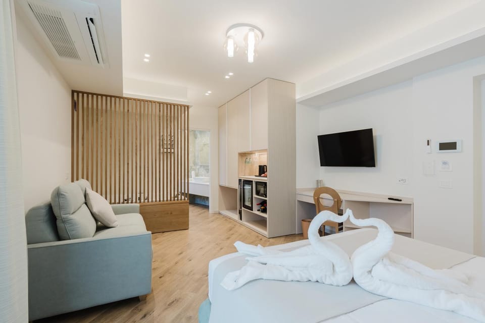 Hot Tub, TV and multimedia, wardrobe, air conditioner