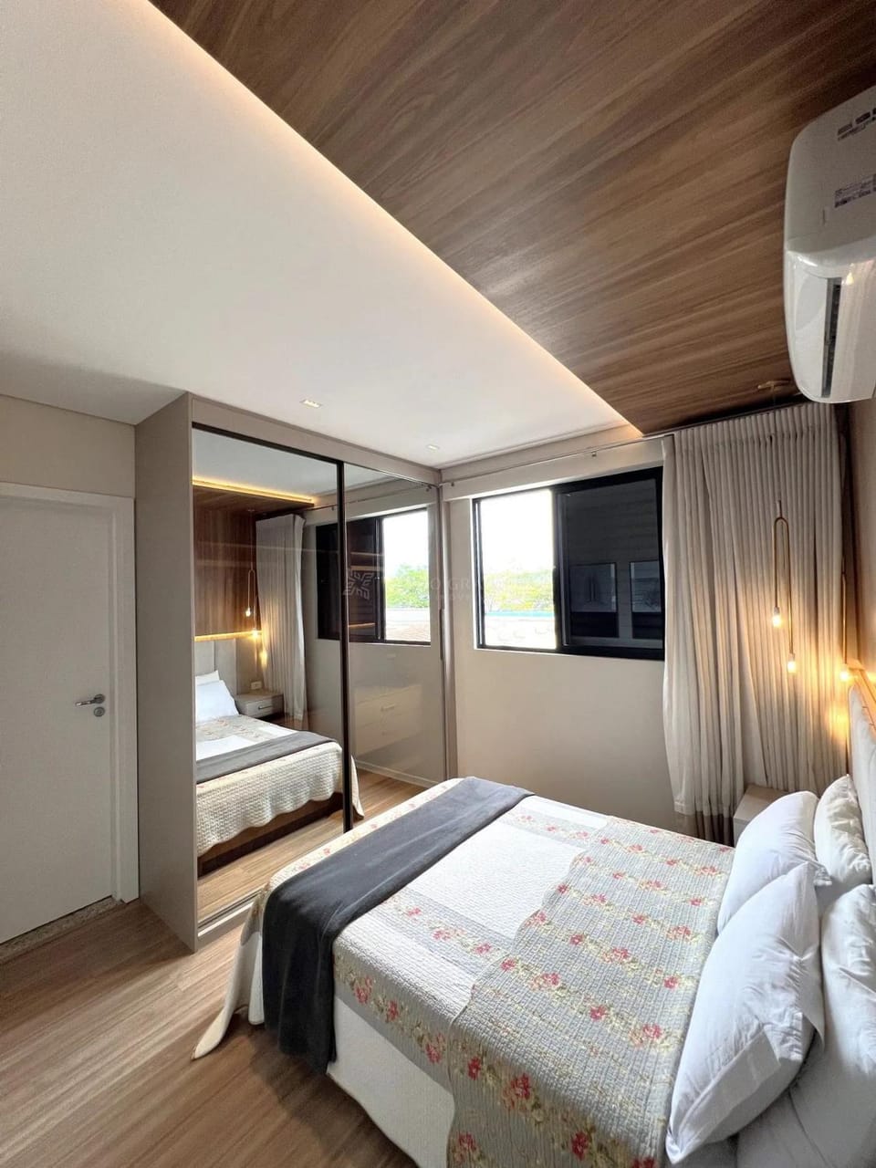 Ap 204 FG c/ 2 Qts, sacada, garagem e A/C Apartment in Maringá