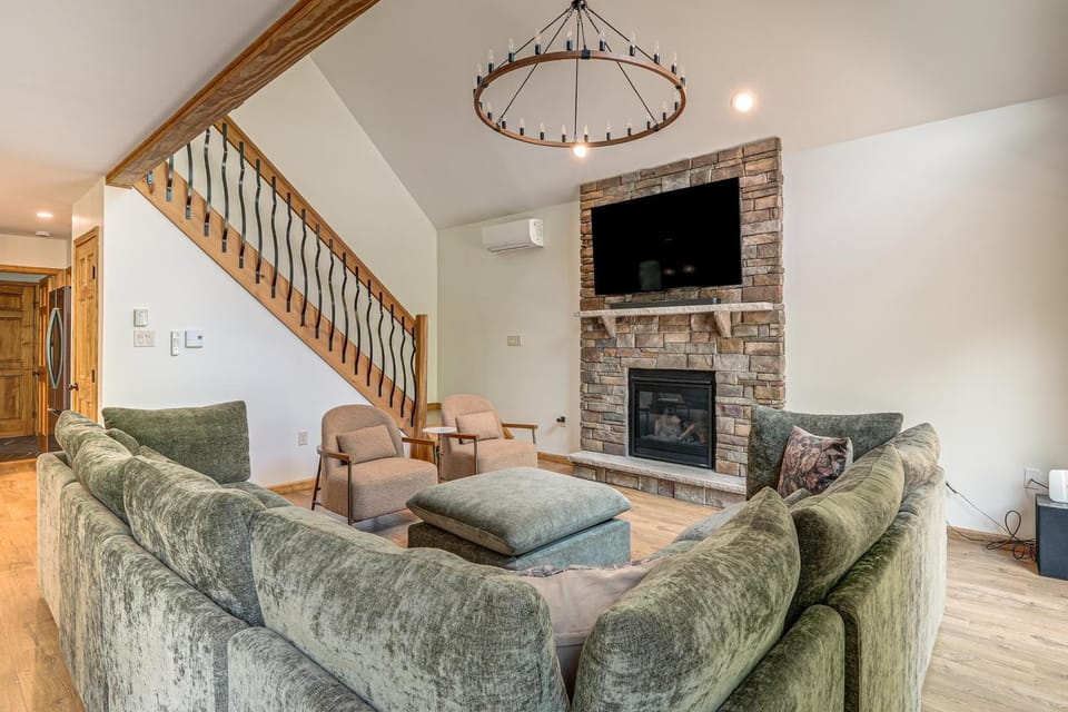1 Mi to Beach! Home w/ Game Room in Albrightsville House in Tunkhannock Township
