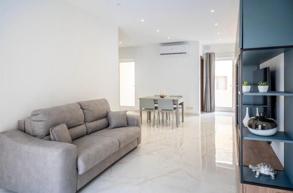 2 bedroom apartment Gudja 3 min away from airport Apartment in Malta
