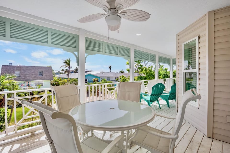 Day, Neighbourhood, Balcony/Terrace, Seating area, Dining area, furniture, heating