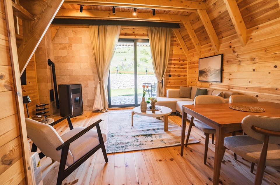 Wild Beauty Retreat Chalet in Montenegro