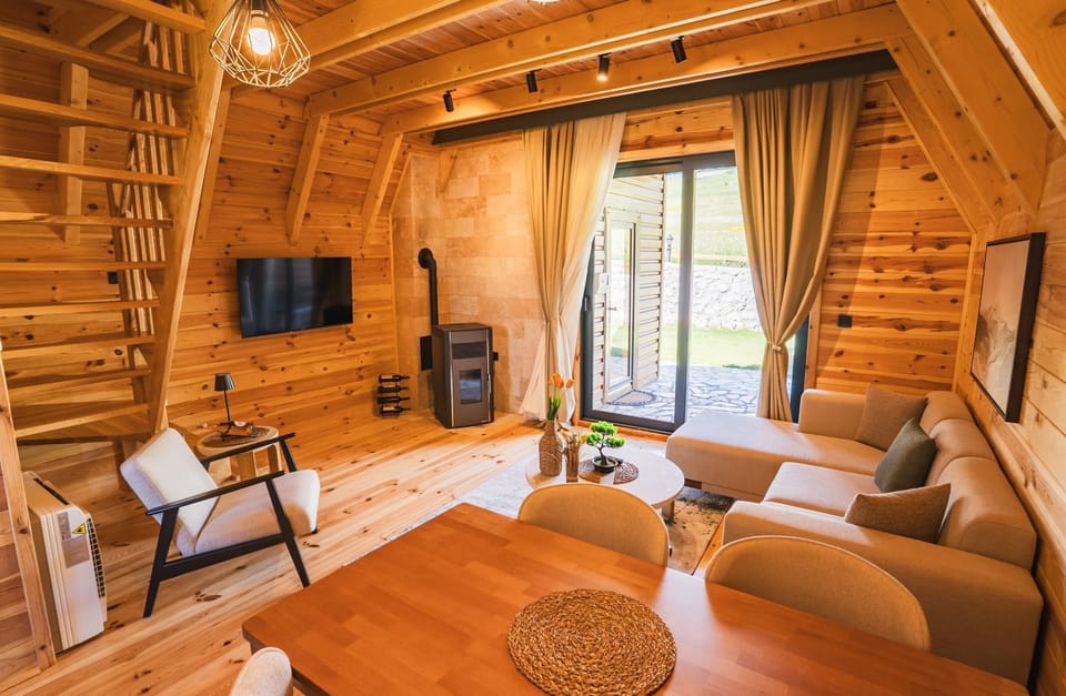 Wild Beauty Retreat Chalet in Montenegro