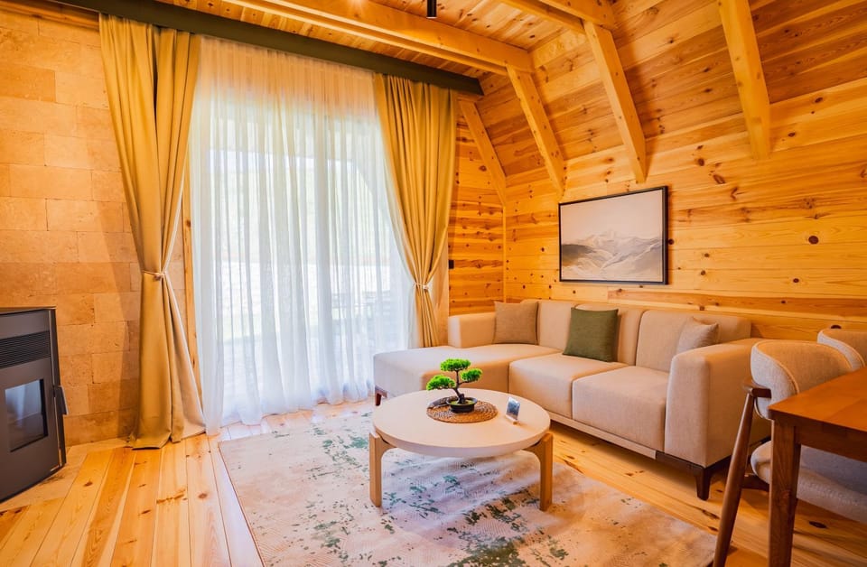 Wild Beauty Retreat Chalet in Montenegro