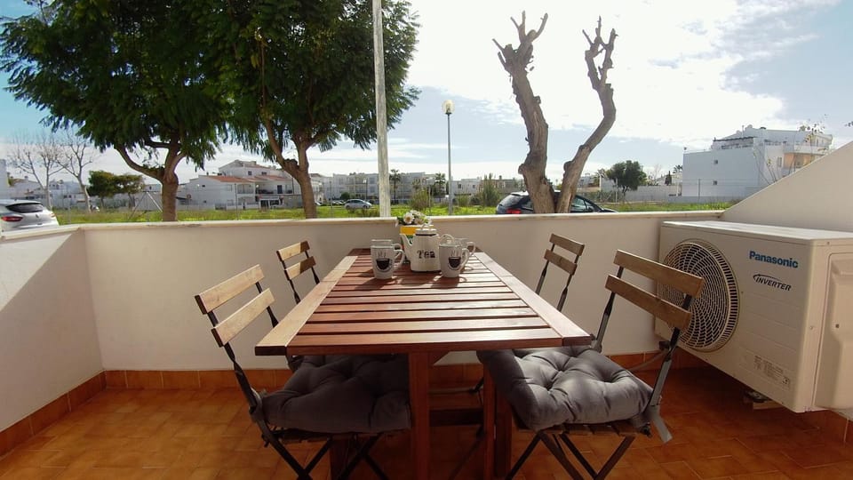Balcony/Terrace, Street view