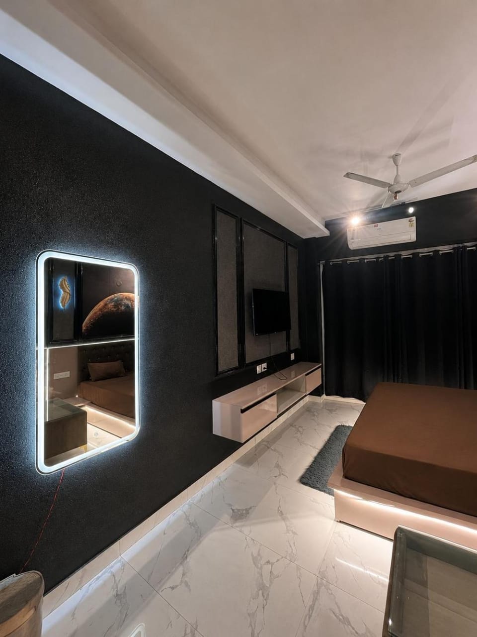 Moon escape studio Bed and Breakfast in Noida