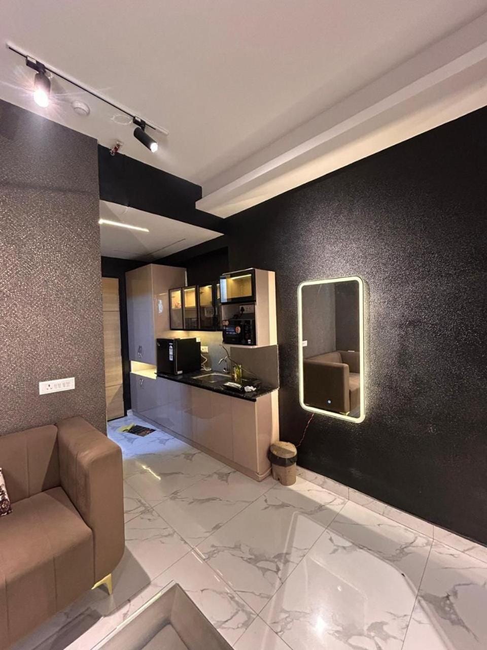 Moon escape studio Bed and Breakfast in Noida