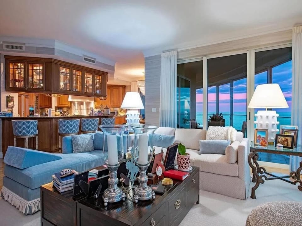 Beachfront Elegance Escape Apartment in Naples