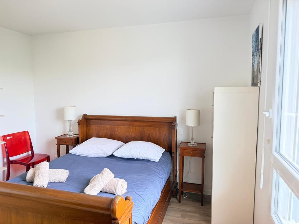 Bed, Photo of the whole room, Bedroom, Sunset