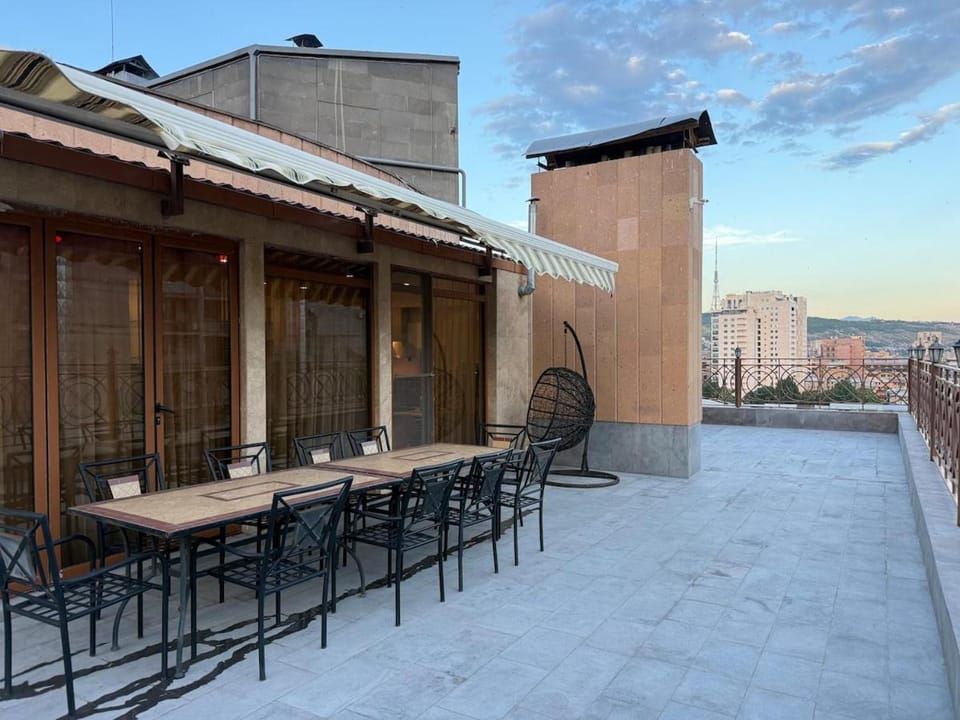 Elegant Penthouse in the Heart of Yerevan Apartment in Yerevan