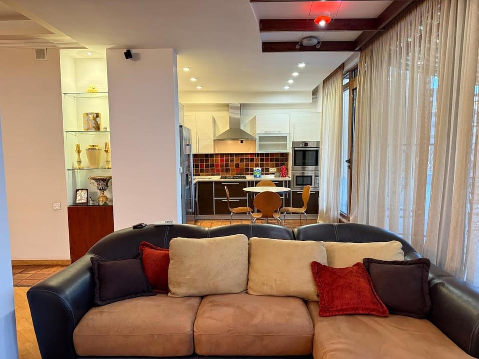 Elegant Penthouse in the Heart of Yerevan Apartment in Yerevan