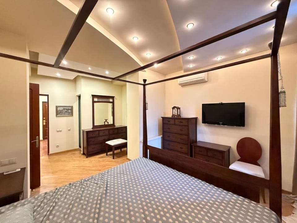 Elegant Penthouse in the Heart of Yerevan Apartment in Yerevan
