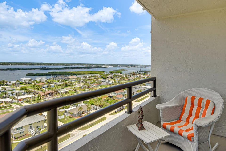 DBS Oceanfront: Intracoastal View, All Amenities House in Daytona Beach Shores