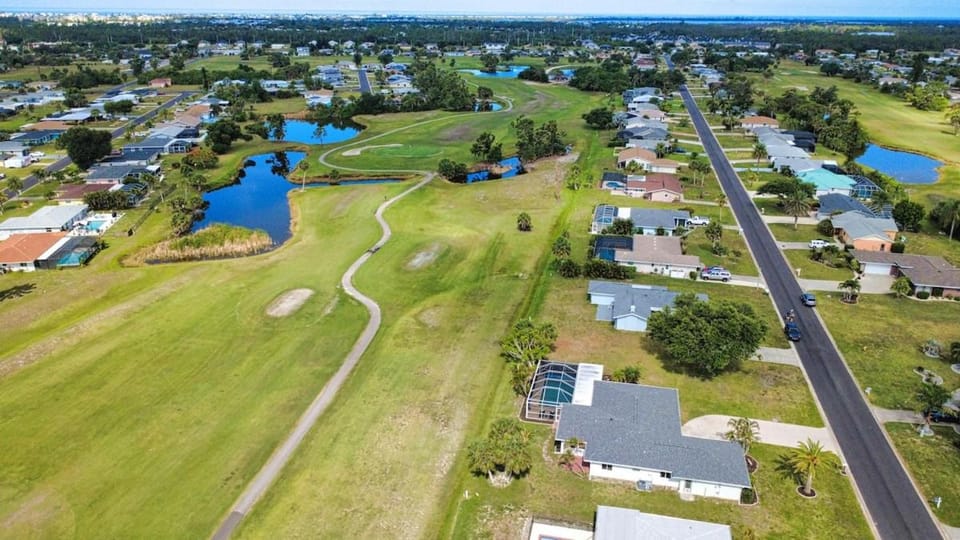 Tranquil Fairway Retreat w Private Pool Perfect for Golf Trips and Family Getaway House in Rotonda West