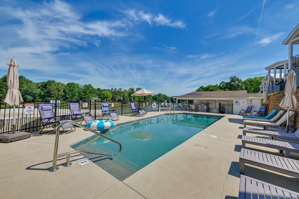 Pool + Fishing Dock Access! Lake Norman Getaway House in Lake Norman