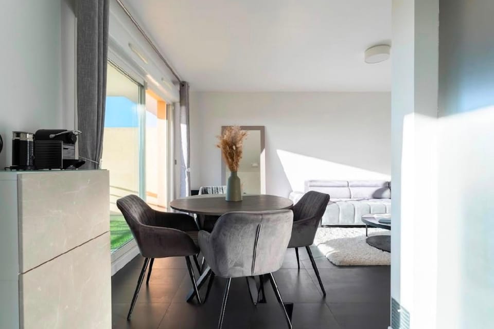 T3 Terrasse Vue mer Notre-Dame - Parking & Clim House in Marseille