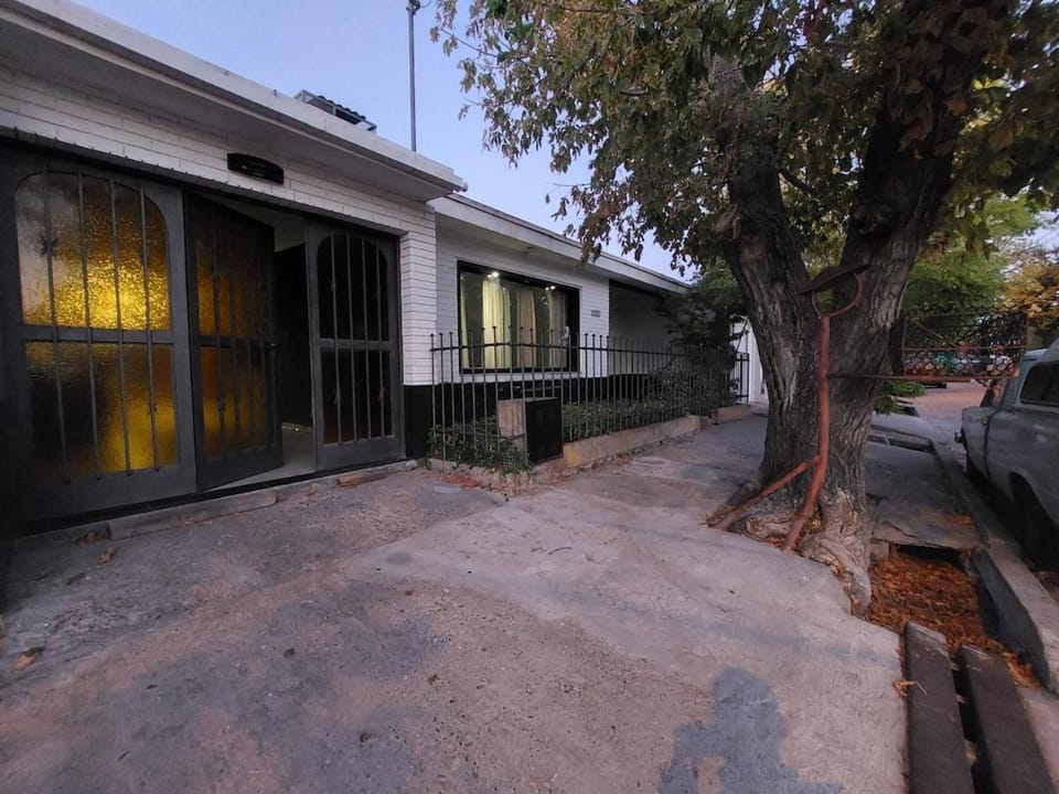 Casa amplia con parrilla a pasitos del parque House in San Rafael