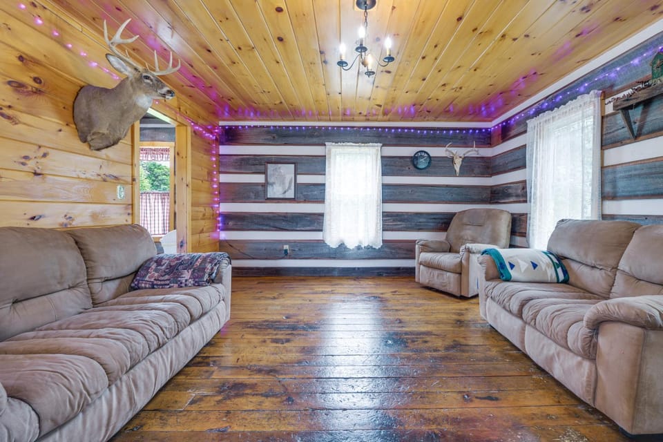 Pets Welcome! All-Season Getaway in Wellsboro House in Pennsylvania
