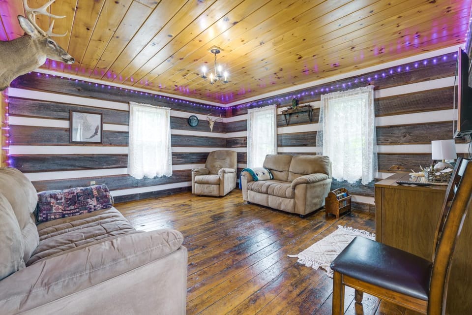 Pets Welcome! All-Season Getaway in Wellsboro House in Pennsylvania