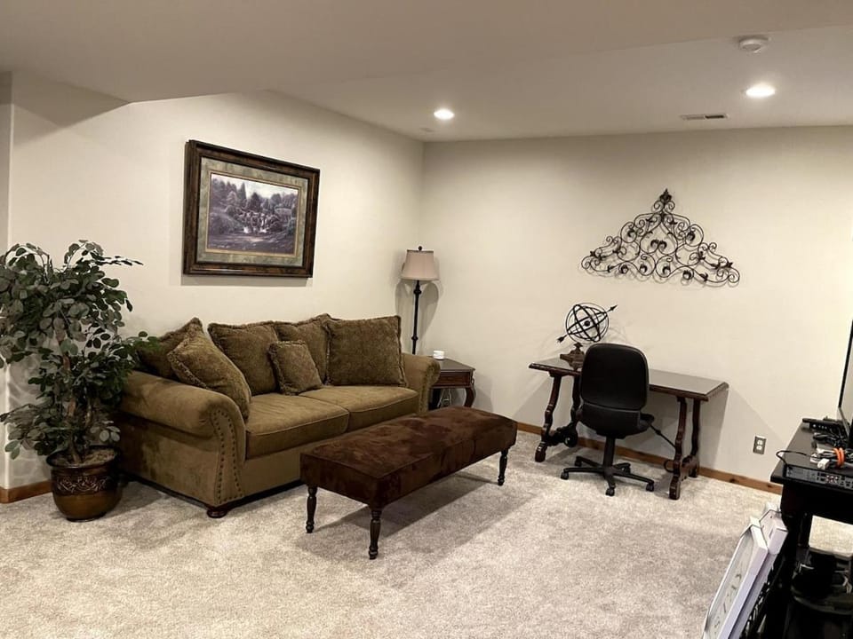 EXECUTIVE 1 BD SANCTUARY IN MILLCREEK- HOT TUB, Washer, dryer Apartment in Millcreek