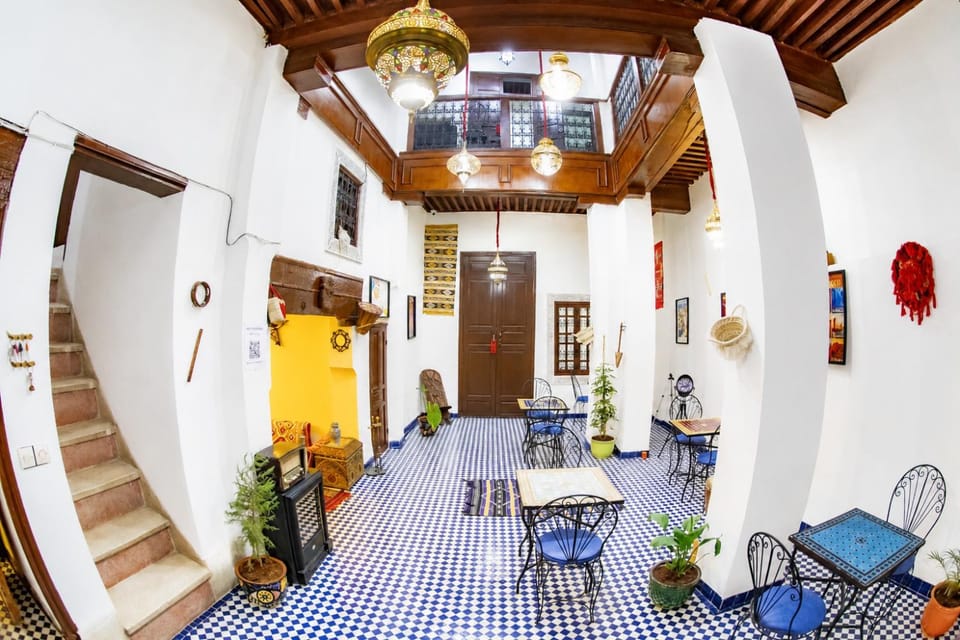 Restaurant/places to eat, Living room, Seating area, Dining area, Breakfast