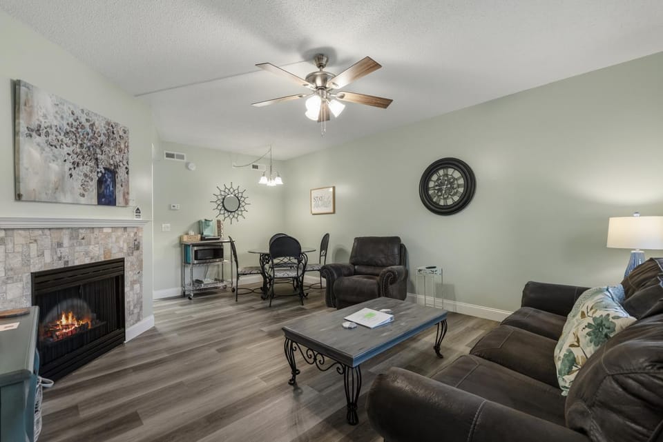 TN TREASURE- 1 Free Dollywood Tkt-1 BD Condo-Sleeps 4 House in Pigeon Forge