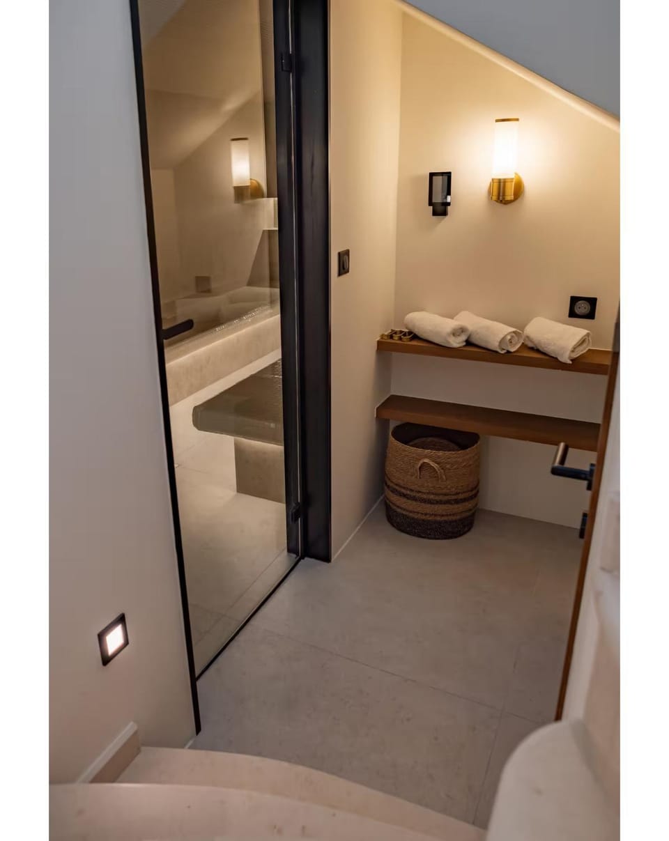 Steam room, towels
